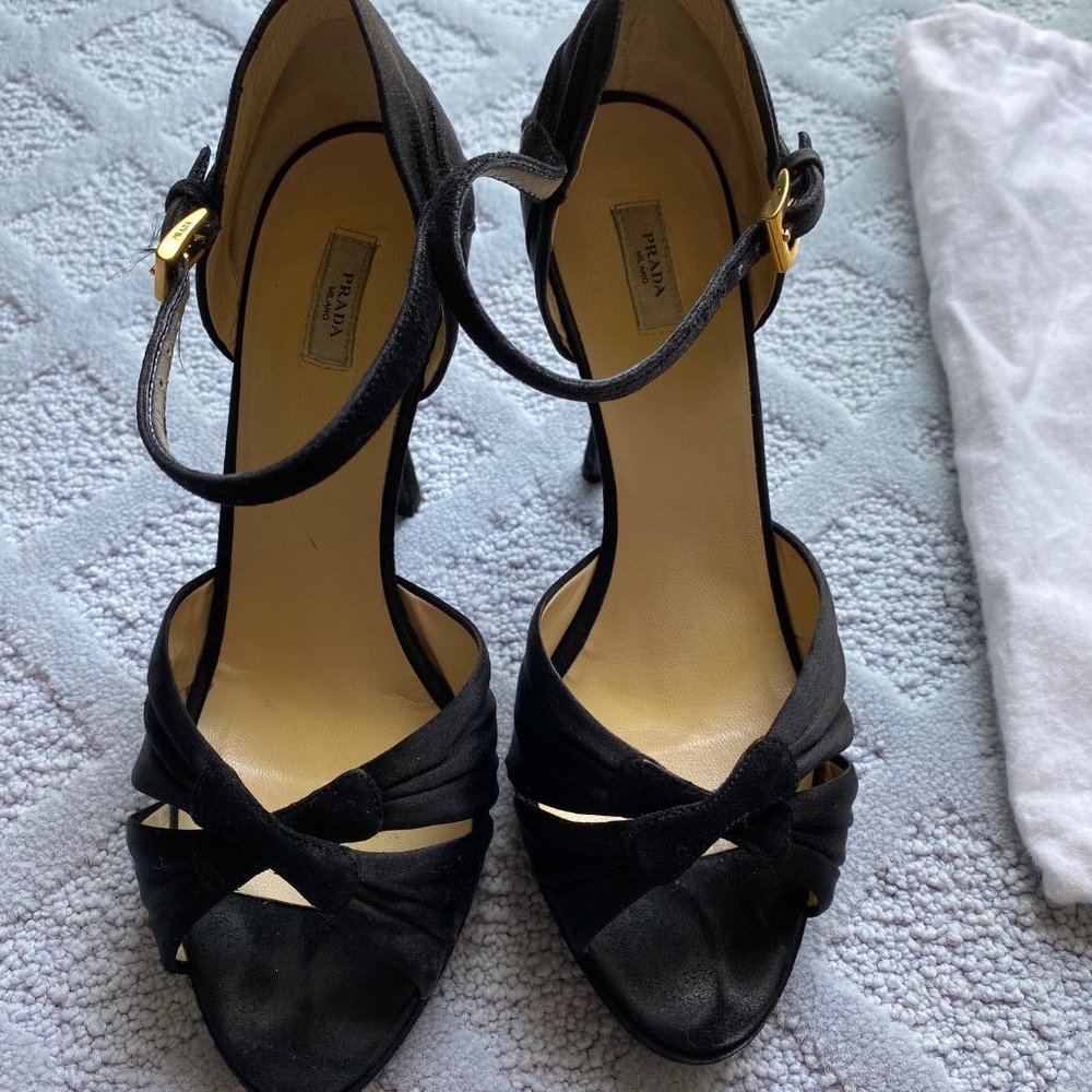 Prada raso camoscio nero